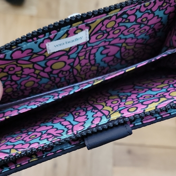 VERA BRADLEY/Black Quilted Wallet - Picture 7 of 9